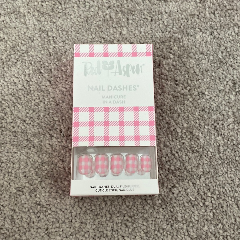 Red Aspen Nail Dashes
